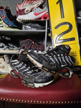 🔥 Nike Air Max Plus TN Men’s Black White Red Athletic Shoes Denim